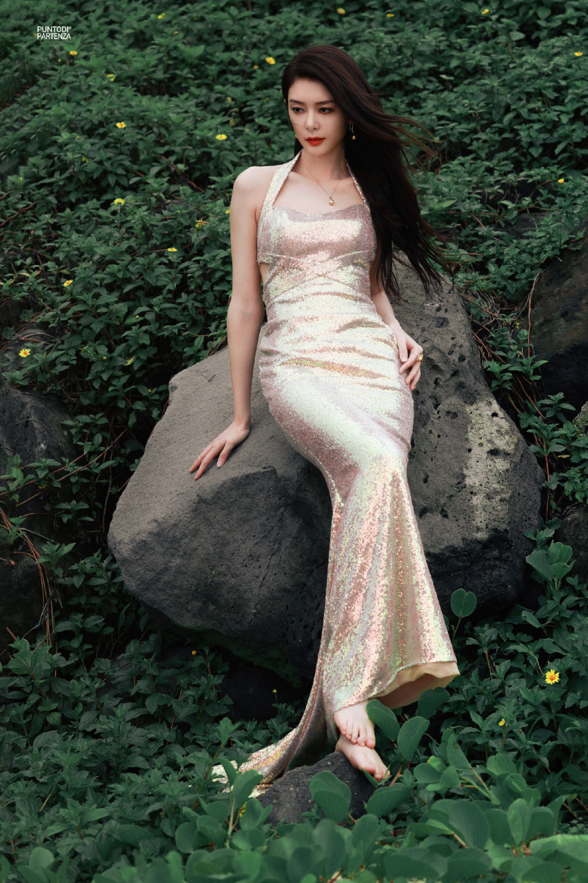 傅菁写真大片,小蛮腰好身材