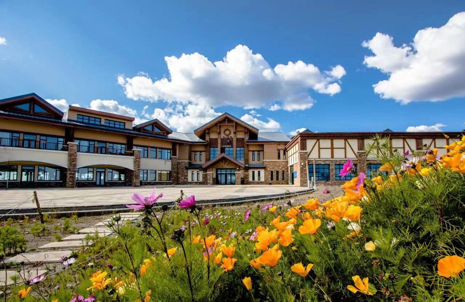 崇礼夏季旅游避暑攻略-太舞小镇 崇礼夏季避暑旅游胜地,平均气温18