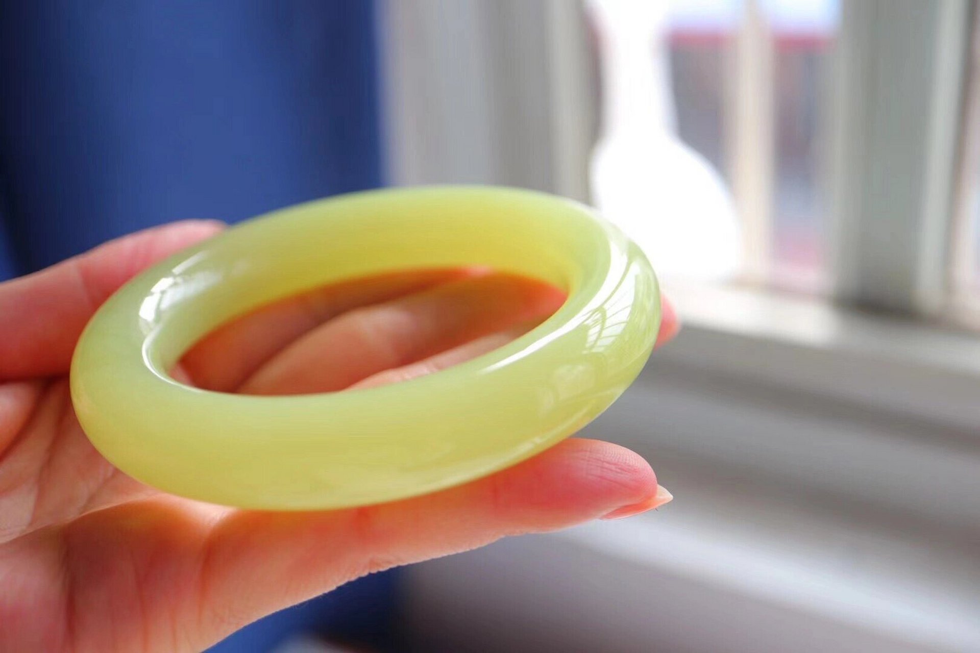 这只完美的黄玉手镯,除了贵,真的挑不出问题 老玩家都知道若羌黄口料