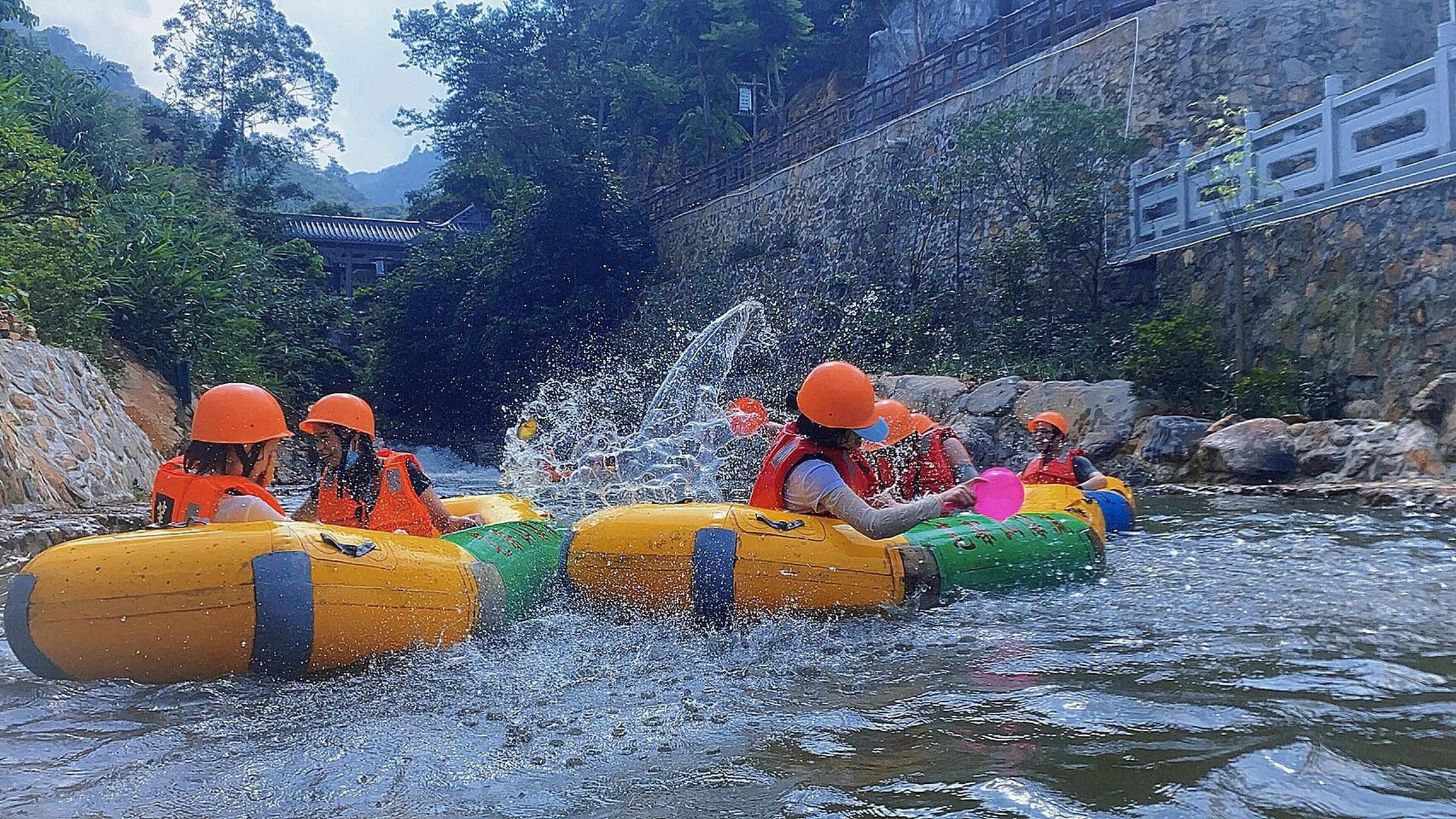 清远以漂流闻名于世,清远笔架山漂流性价比最高 有号称"探险之王"称号