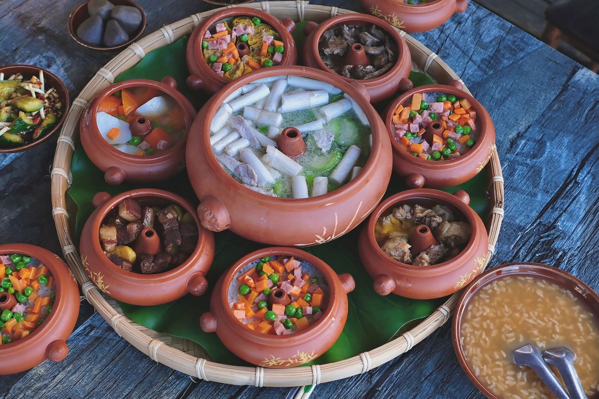 云南建水|36615夕阳下的紫陶汽锅宴&汽锅鸡 红河人民招待朋友,少