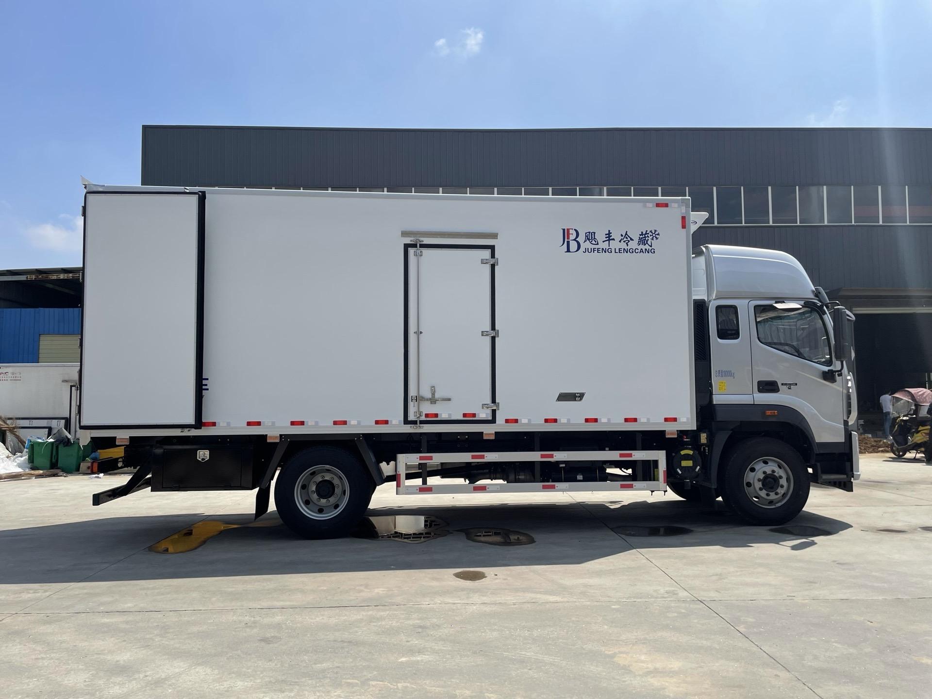 6米8肉钩冷藏车福田欧航,可拉120头