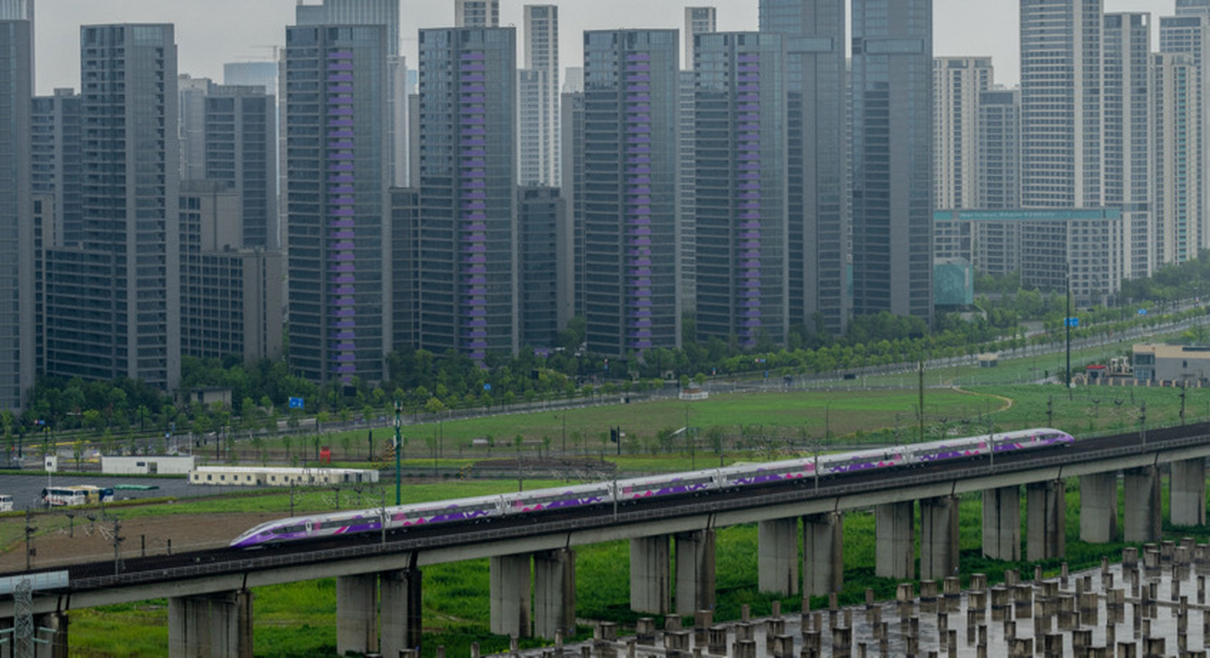 复兴号亚运智能动车组#雨中抵达杭州】#杭州亚运会我来了# 7月2日 