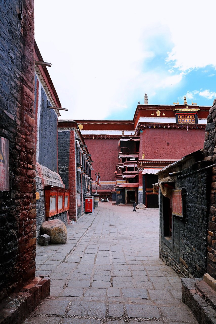 萨迦寺 萨迦寺|旺季门票60元 萨迦派主寺,曾经的萨迦王朝的中心 满墙