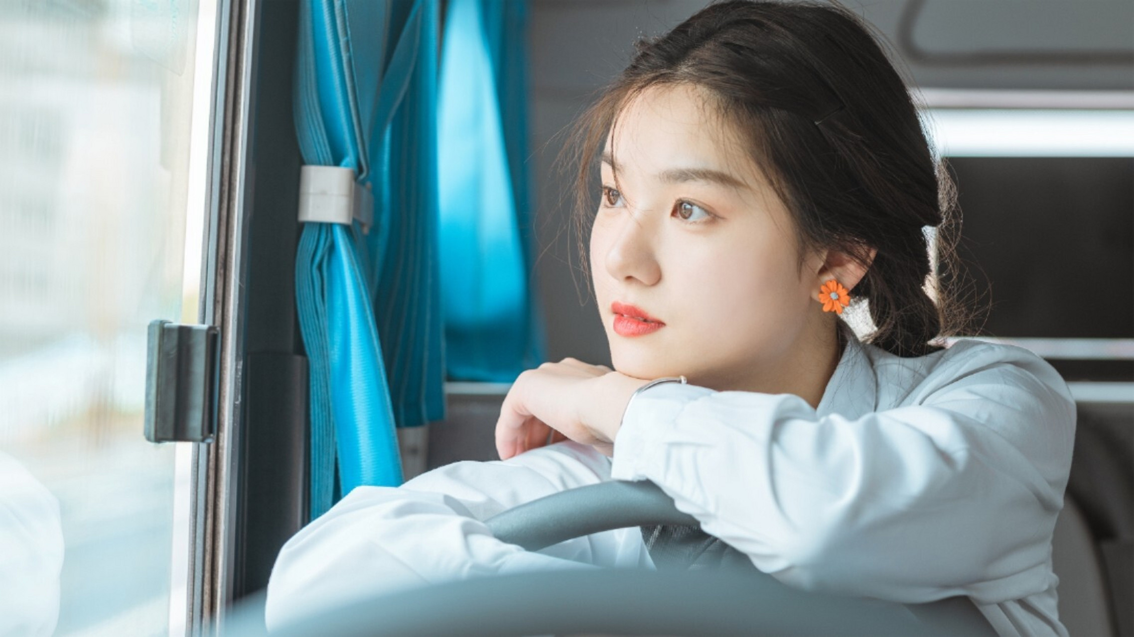 拍摄地点:义乌公交车(往乡下走的那种) 服装推荐:jk.