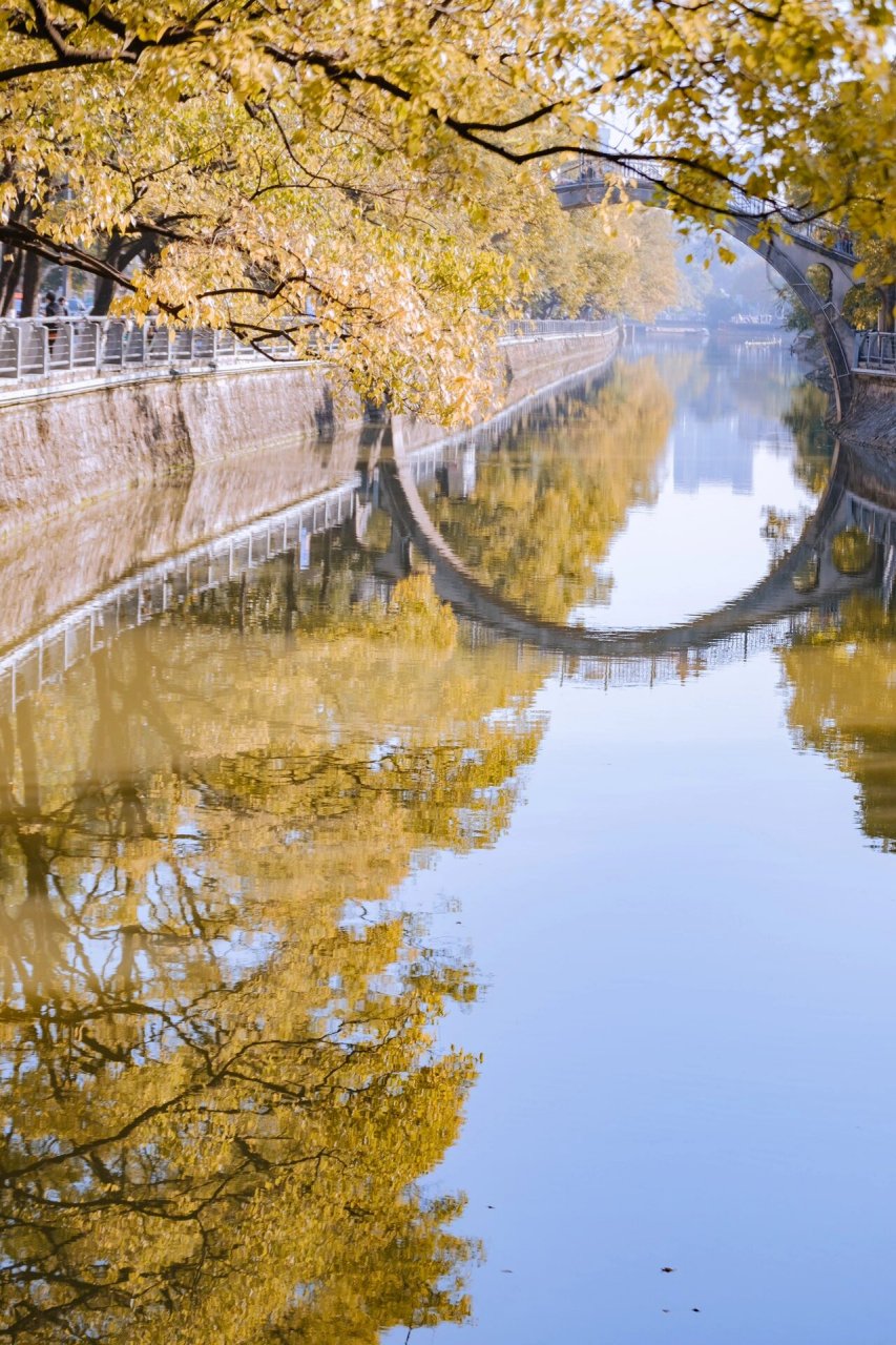入秋的昆明大观河,有如走进塞纳河畔 入秋的昆明大观河,有如走进塞纳