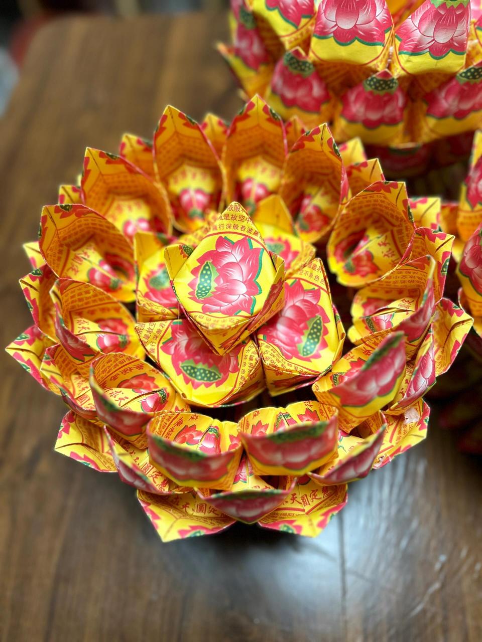 提前一个月给妈妈准备的清明祭品 一百个方锭,一座九转莲花灯,108个