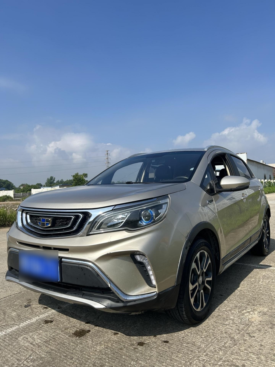 【车型配置】:吉利远景x3自动精英版 【新车指导价】:6.