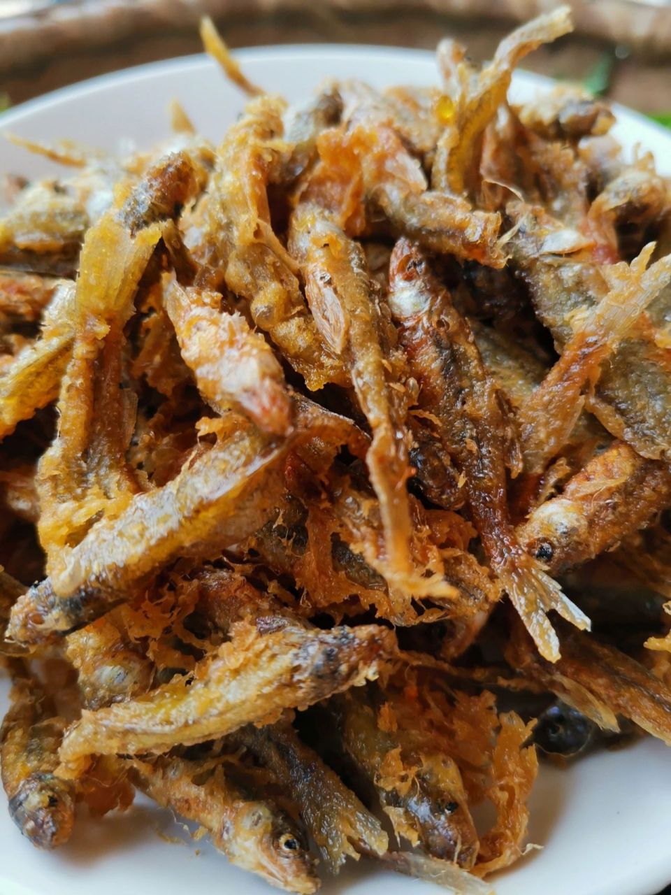 自己动手做的油炸小鱼,超好吃 自己动手做油炸小鱼,小鱼买回来清水洗