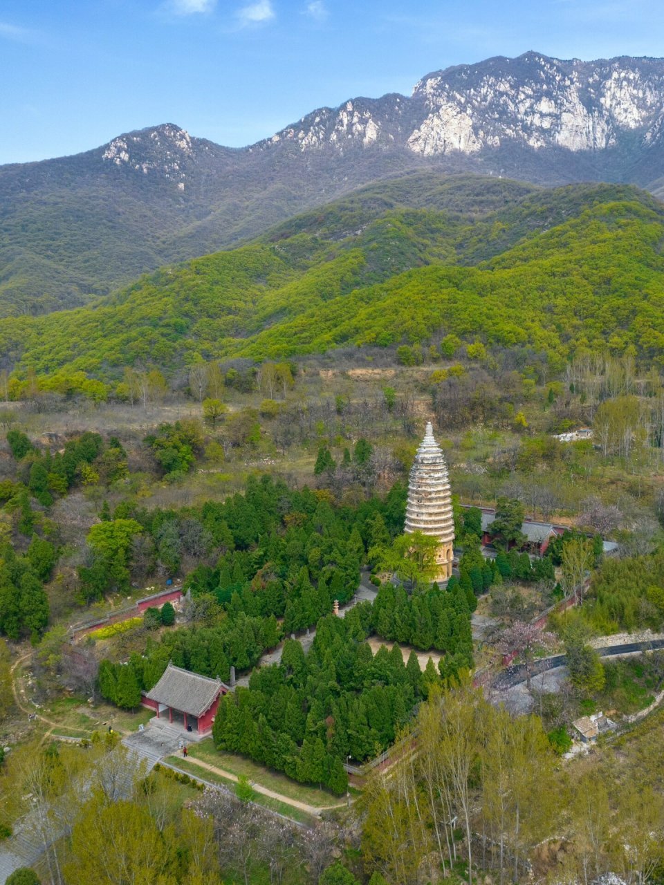 中岳嵩山游览攻略之一 中岳嵩山,是一个集自然景观和大量人文景观于一