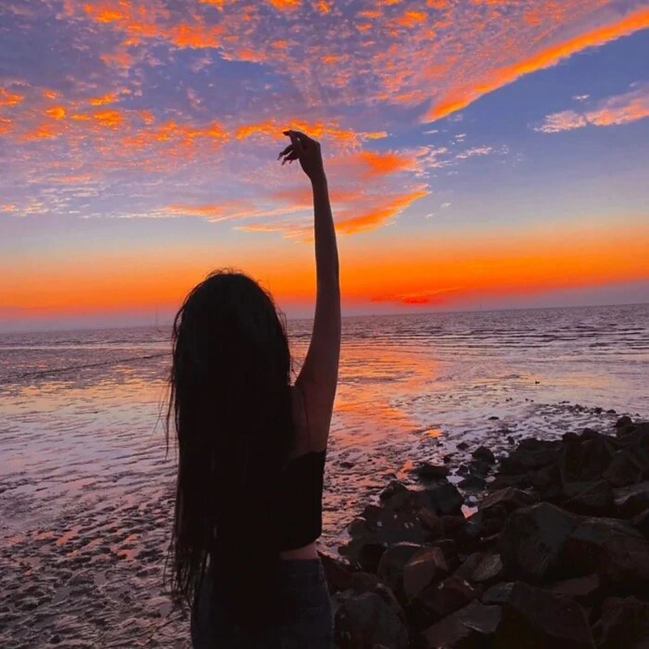 最爱的黄昏头像,剪影绝美 女生头像