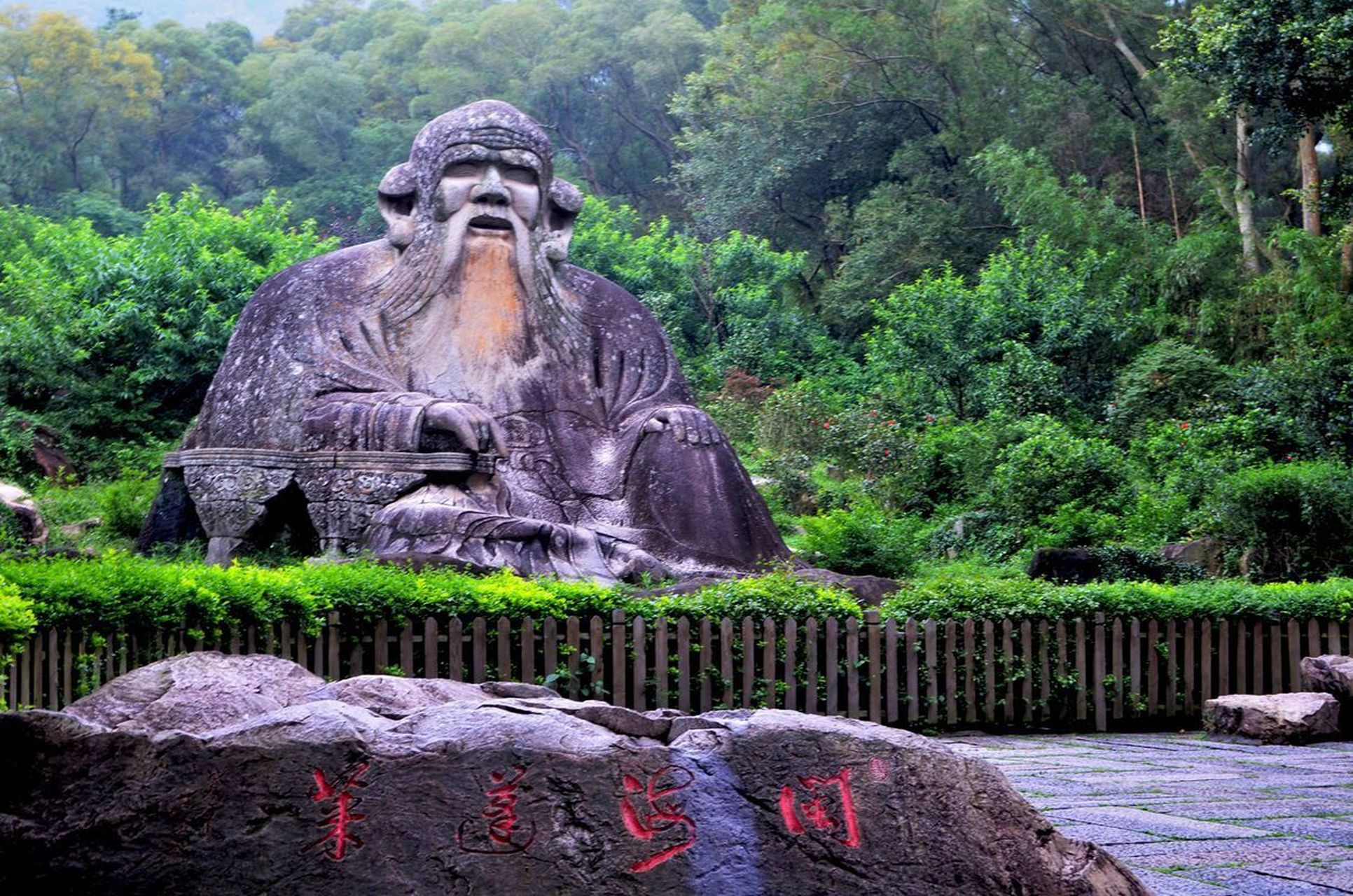 77景区主要由清源山,九日山,灵山圣墓三大片区组成,占地面积非常大