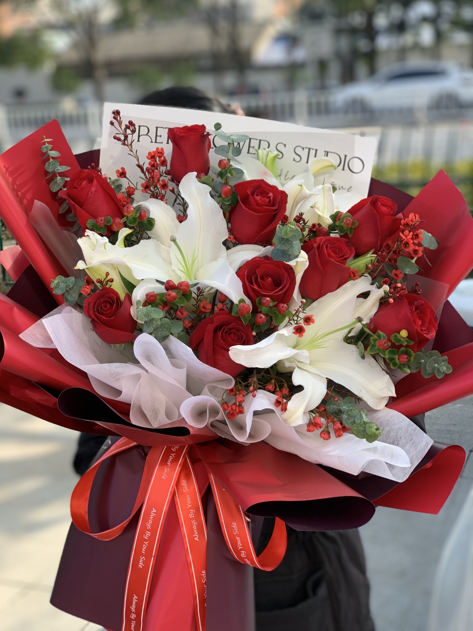 百合红玫瑰经典搭配花束