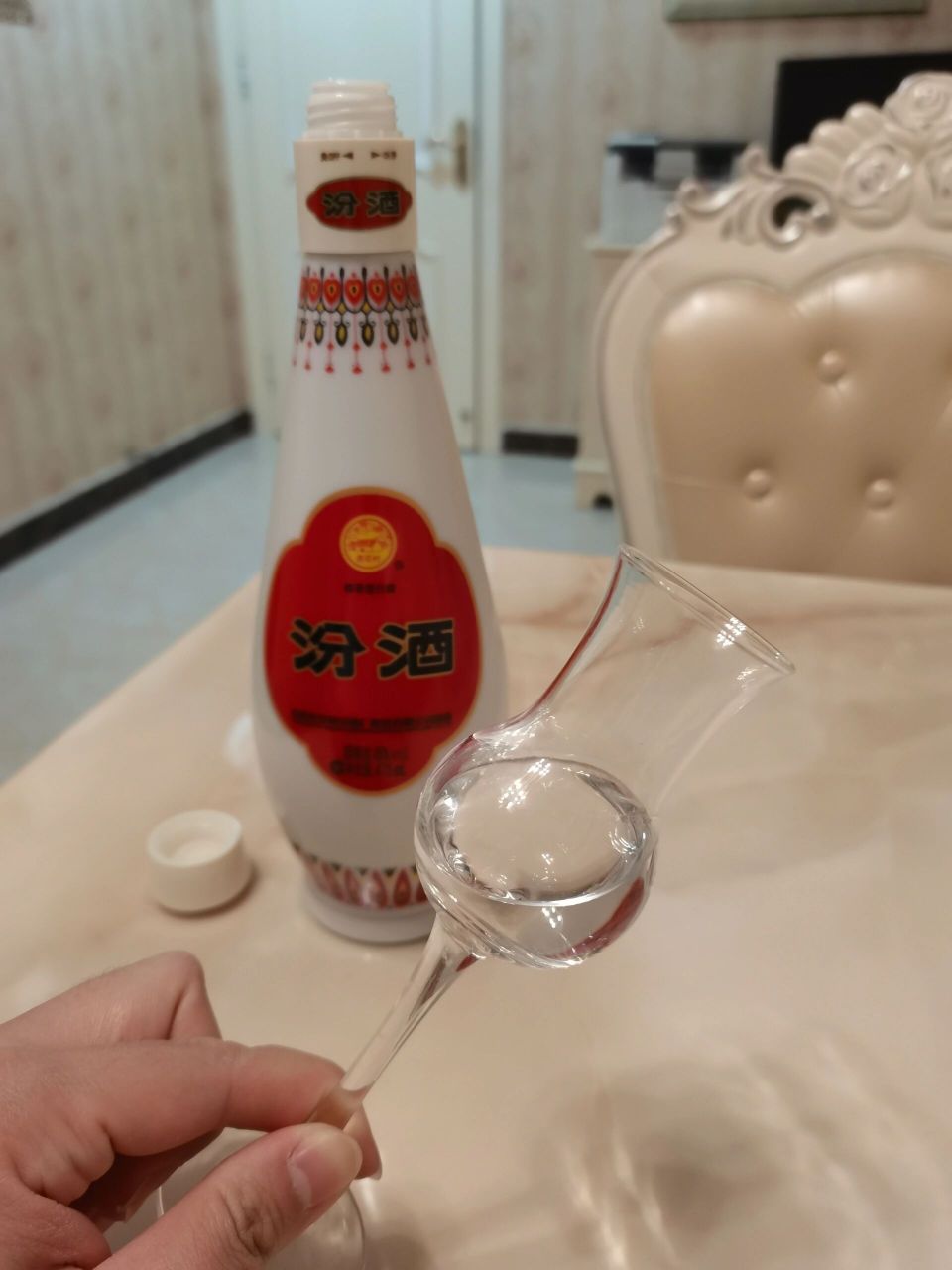 品鉴汾酒～48℃乳玻汾 最近酱酒喝麻了,换换口味.