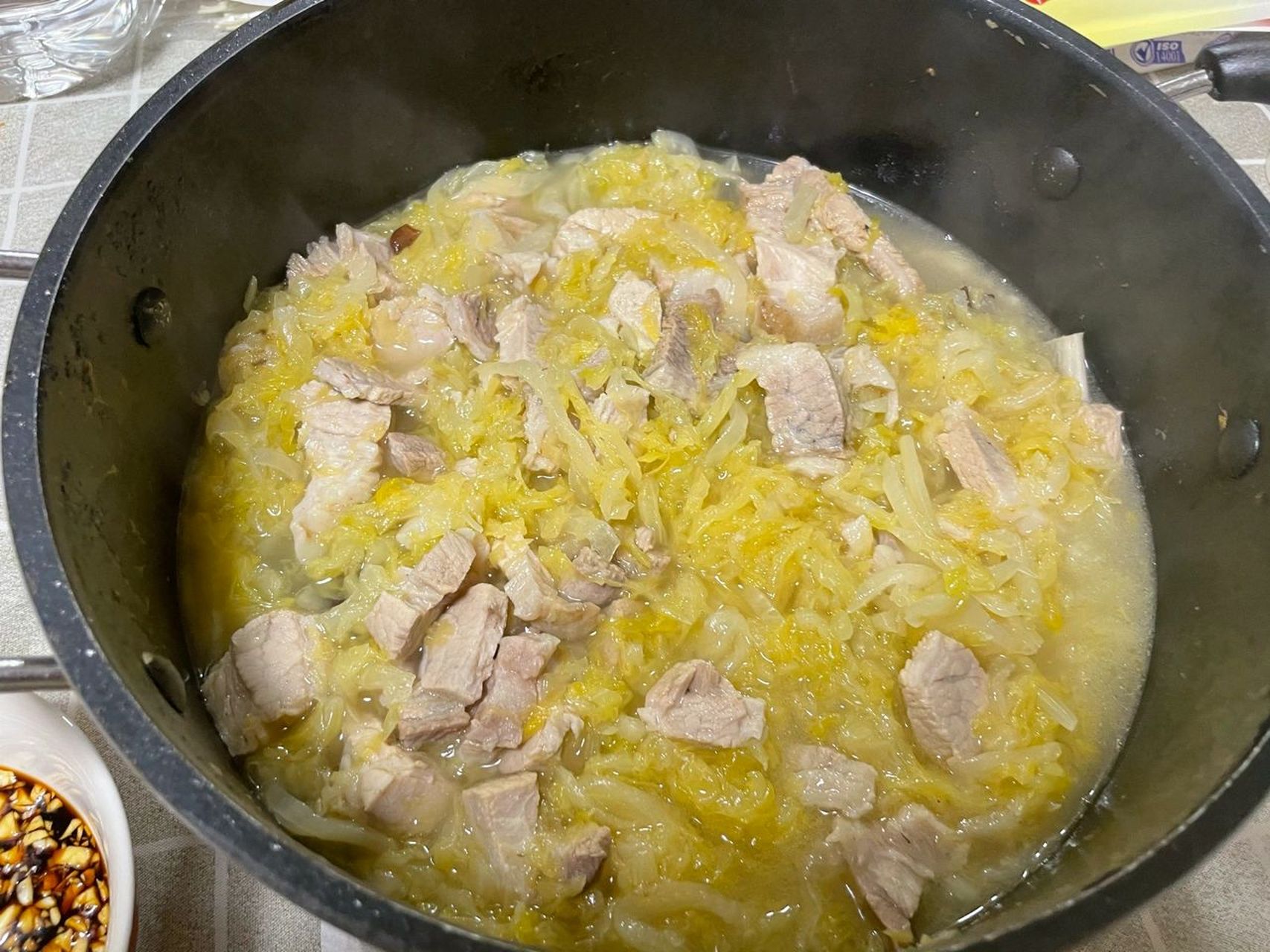 「菜谱记录」猪肉炖酸菜 材料: 	 猪肉(五花肉),东北酸菜(白菜),八角