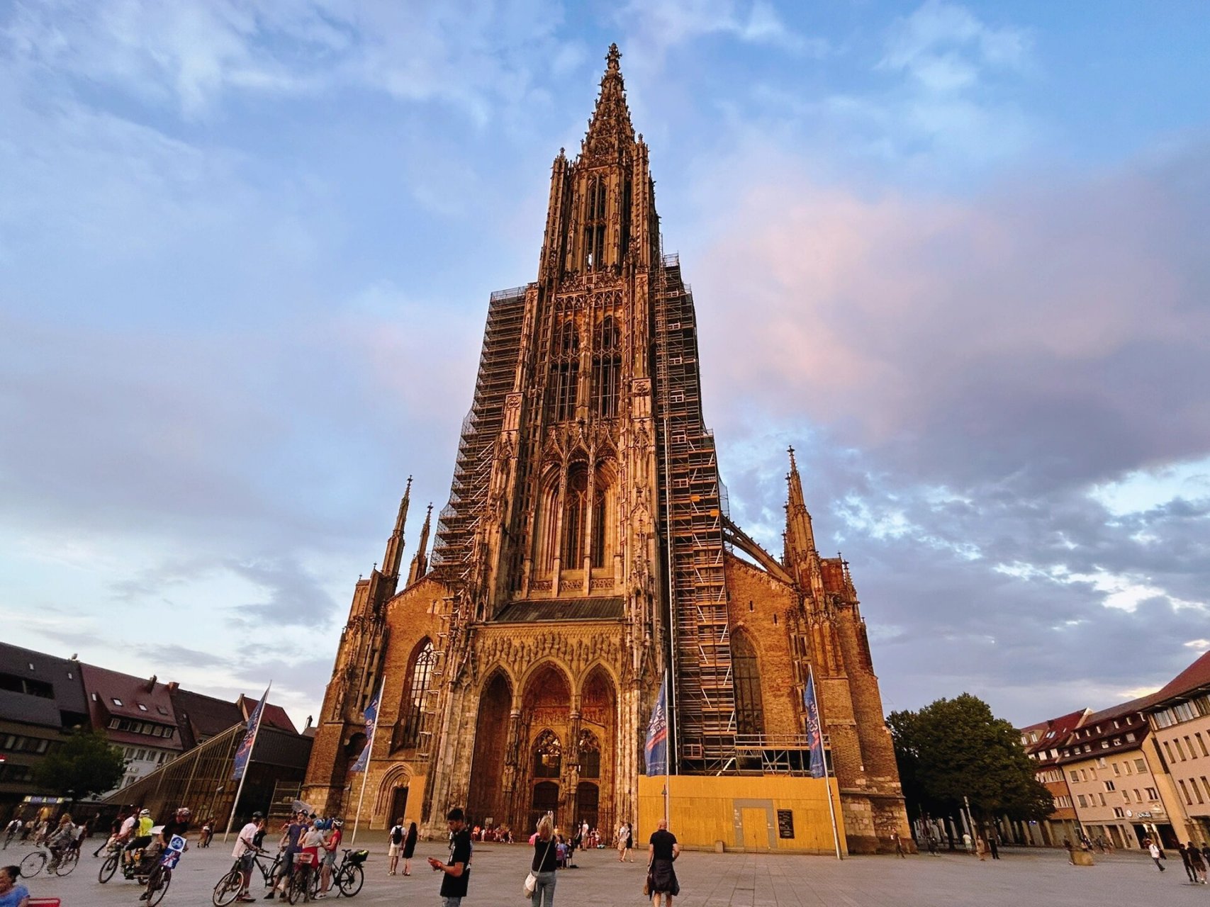 乌尔姆大教堂 现在世界上最高的教堂是1890年建成的德国乌尔姆大教堂