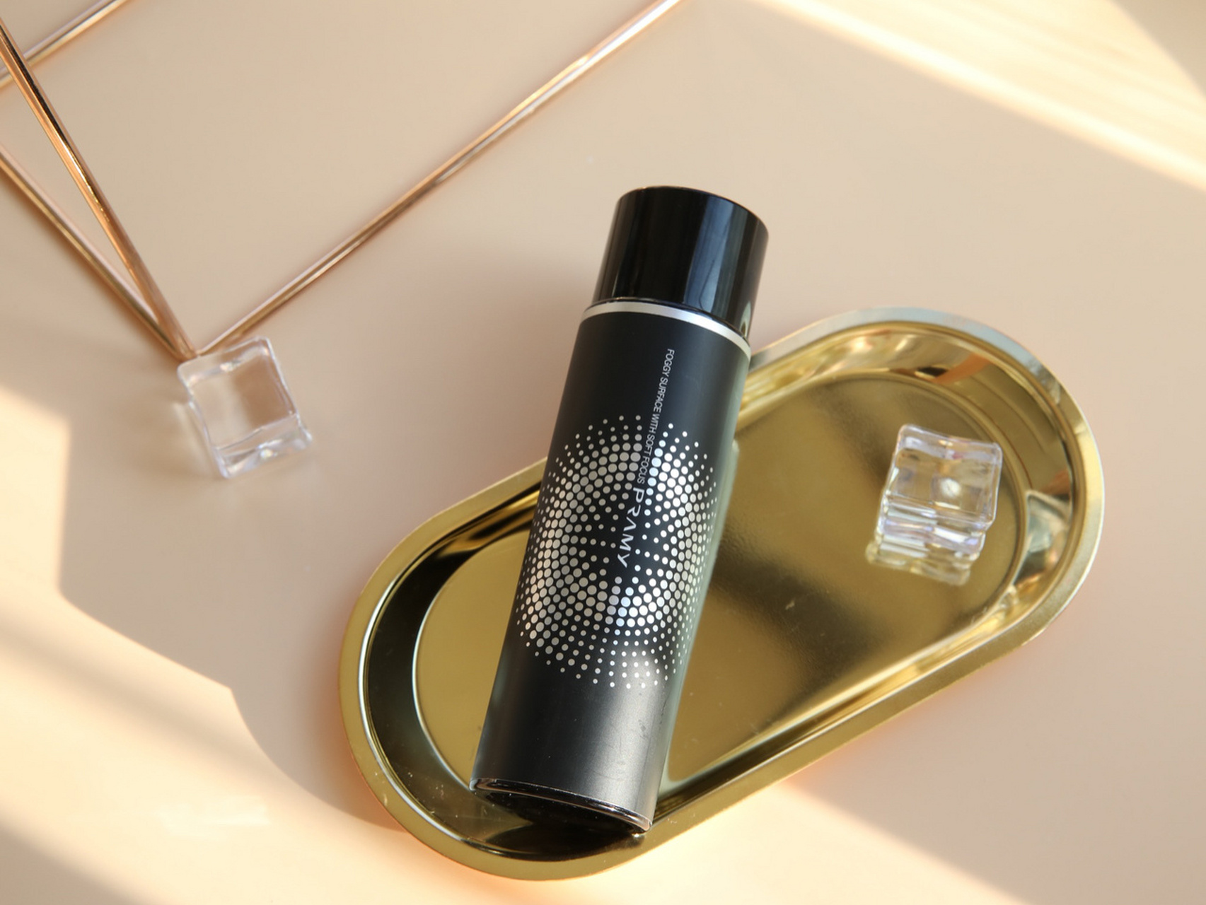 全天不脱妆该怎么做71pramy柏瑞美定妆喷雾78 夏天是让我又爱又恨