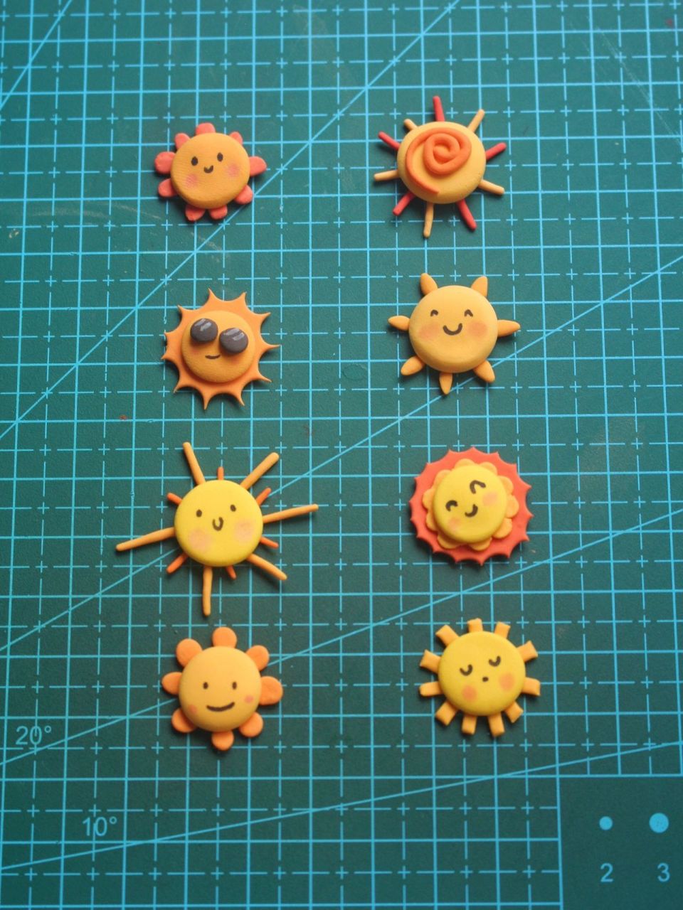 超轻粘土|新手看过来,太阳的几种捏法        八个太阳,看着就热