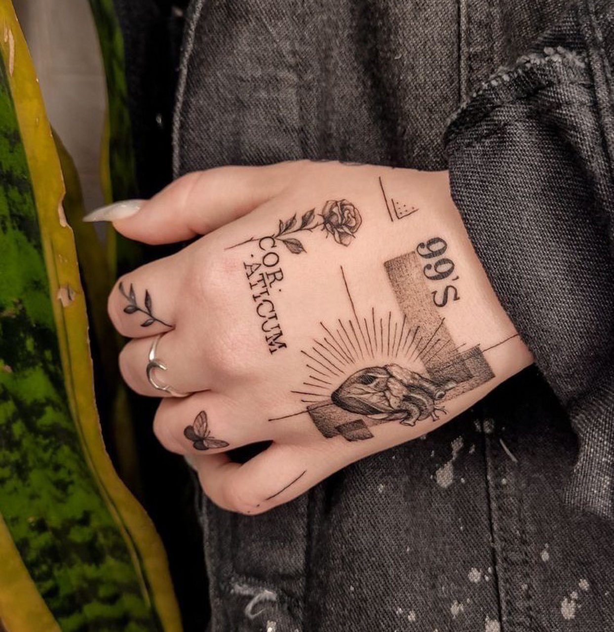 图案分享|高级感手背纹身  大图往后滑7915