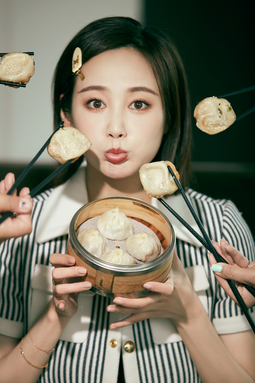 李纯短发俏皮可爱写真图集