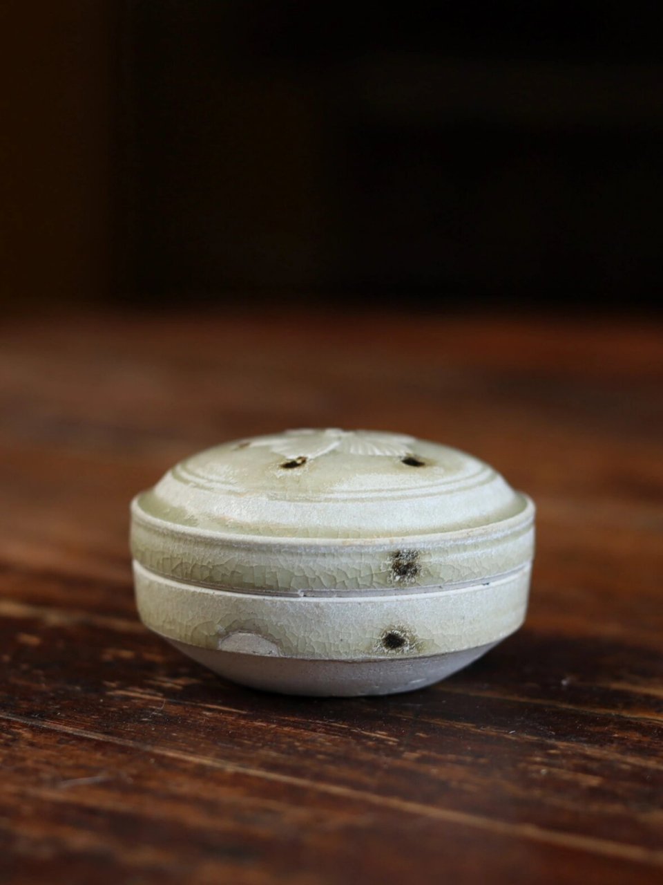 粉盒|古代小姐姐最爱的单品 非常漂亮的唐代相州窑粉盒,通体青釉带黄