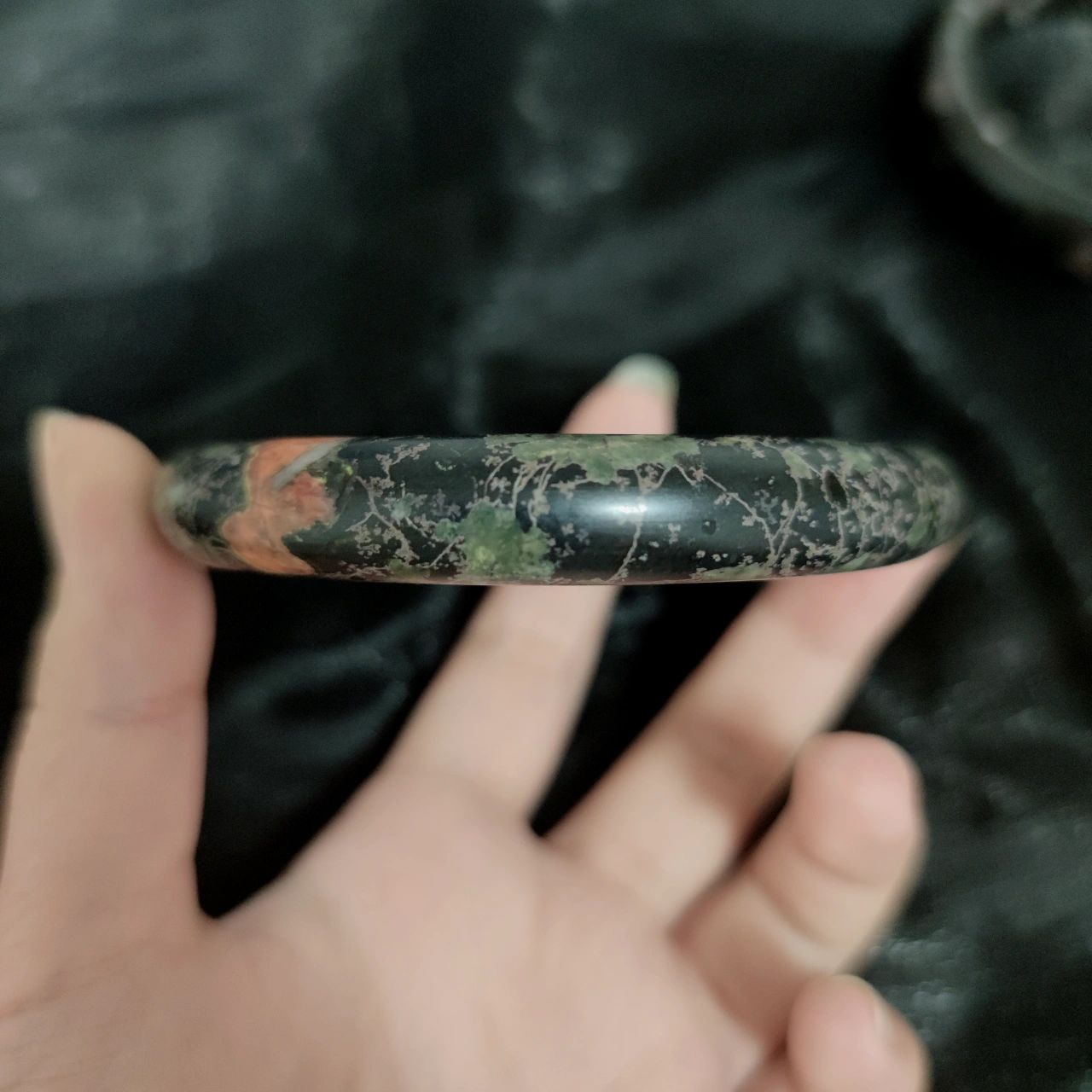 梅花玉汝阳玉手镯 梅花雪景意境镯 圆条:61圈,是国画写意的梅花枝