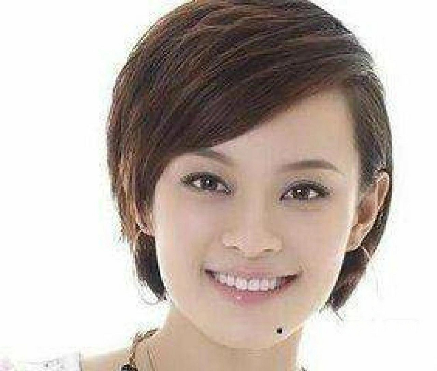 表示其人比较贪吃,但有福韵,俗话说的好,能吃就是福嘛,因此下巴有痣的