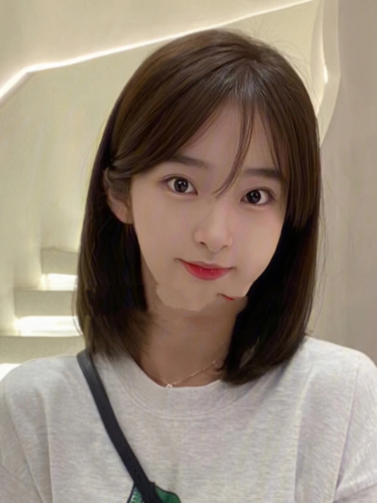 免打理瘦脸显小锁骨发,女生无法抗拒的发型