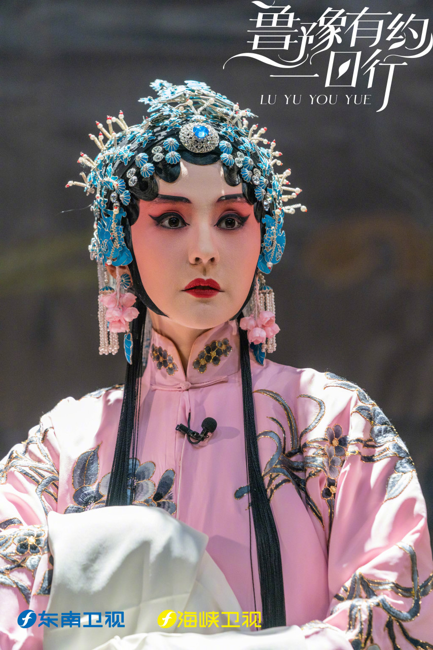 演员热依扎凭借《山海情》 中"李水花"一角的精彩演绎,获得了第33届