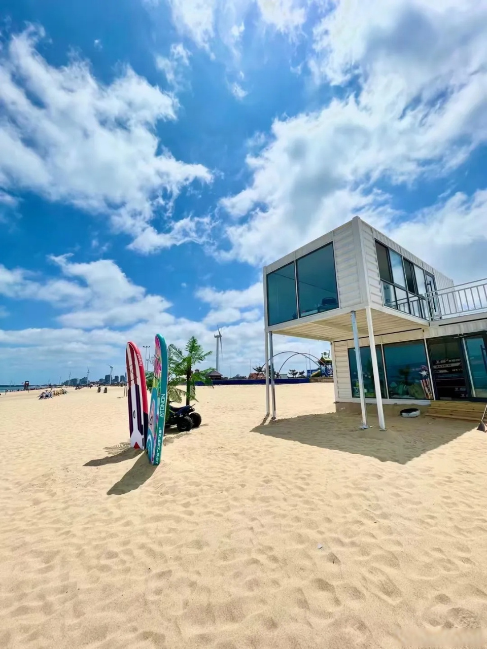 那香海钻石沙滩浴场全长约2500米,其所在的海岸,被誉为中国大陆最美