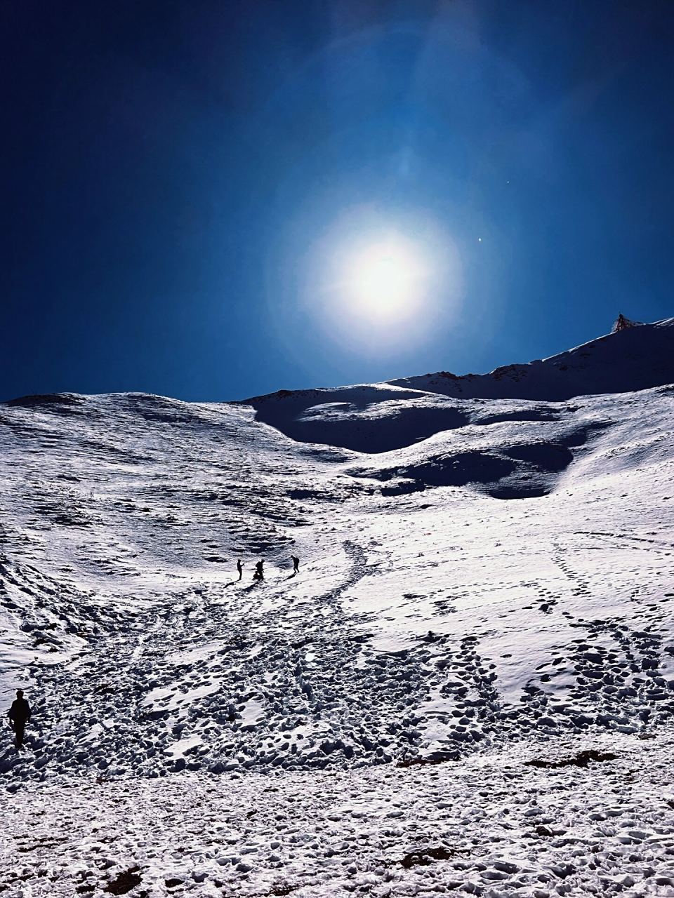 从西宁出发,一路驶进拉脊山顶
