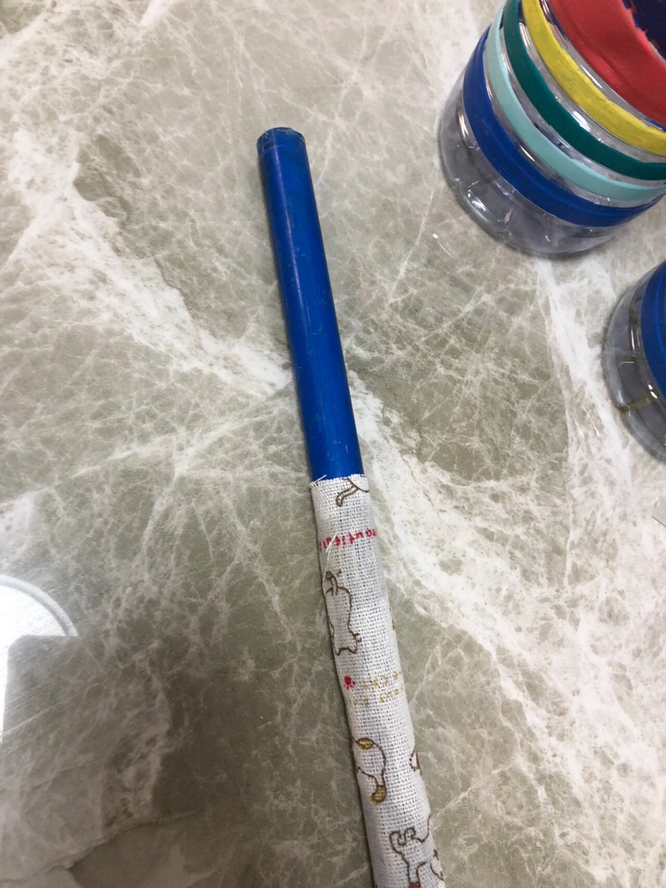 幼儿园废物手工～瓶子体育运动器械 周末老师布置作业:要求用瓶水做