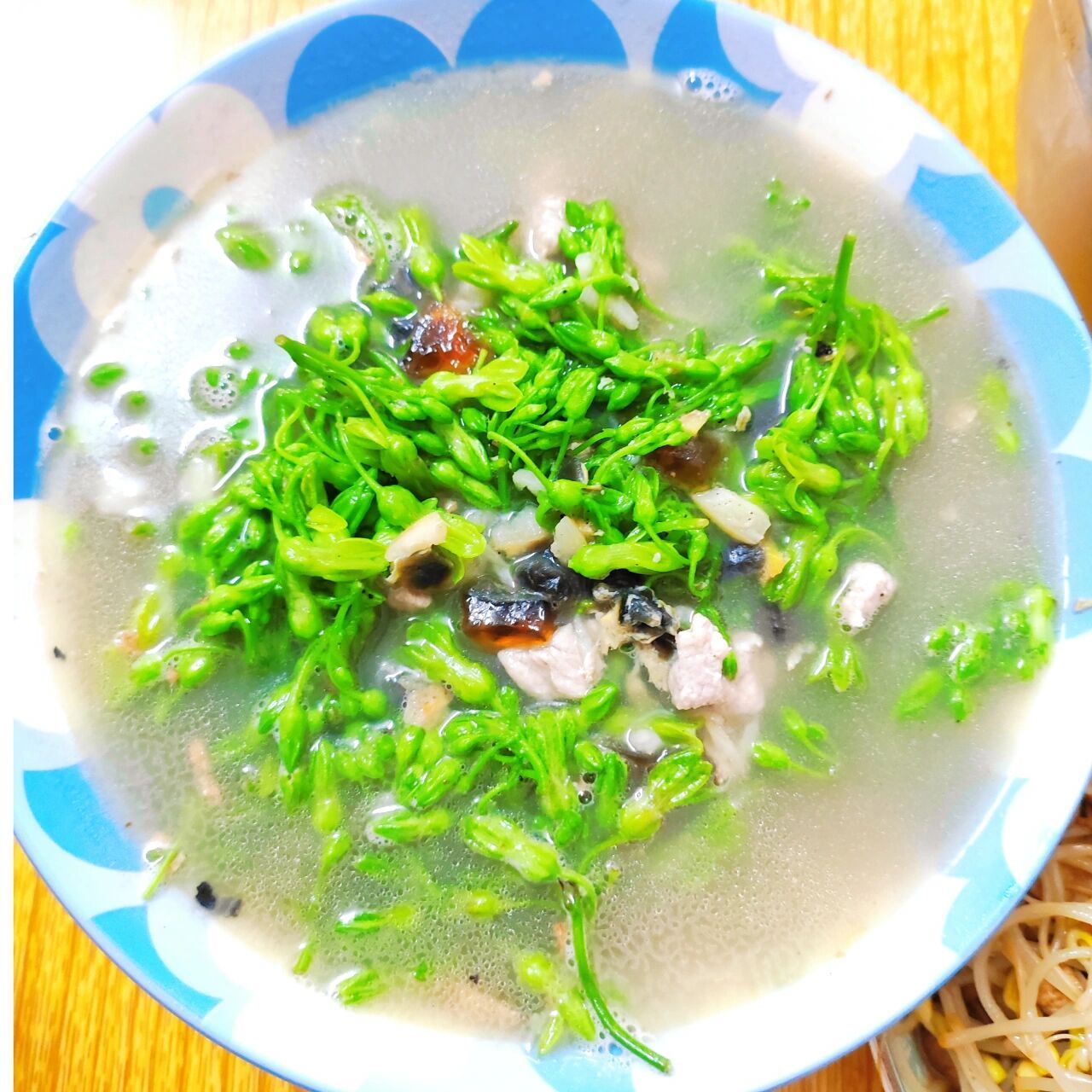 上汤夜香花 看着网上教程煮的,感觉没有我妈以前煮给我的好吃,不是