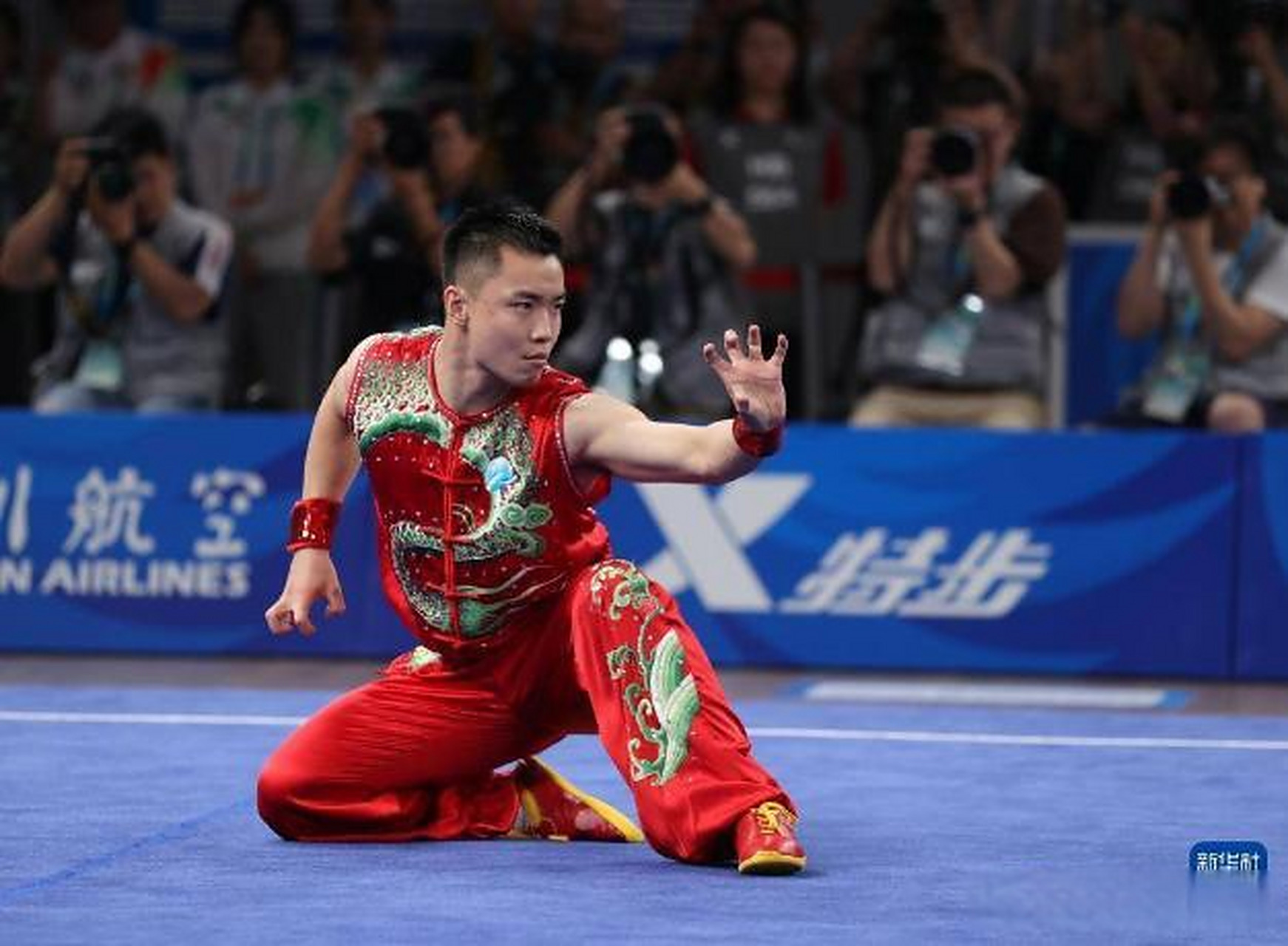 7月29日在成都举行的大运会武术项目男子南拳比赛中,曹茂园在比赛中