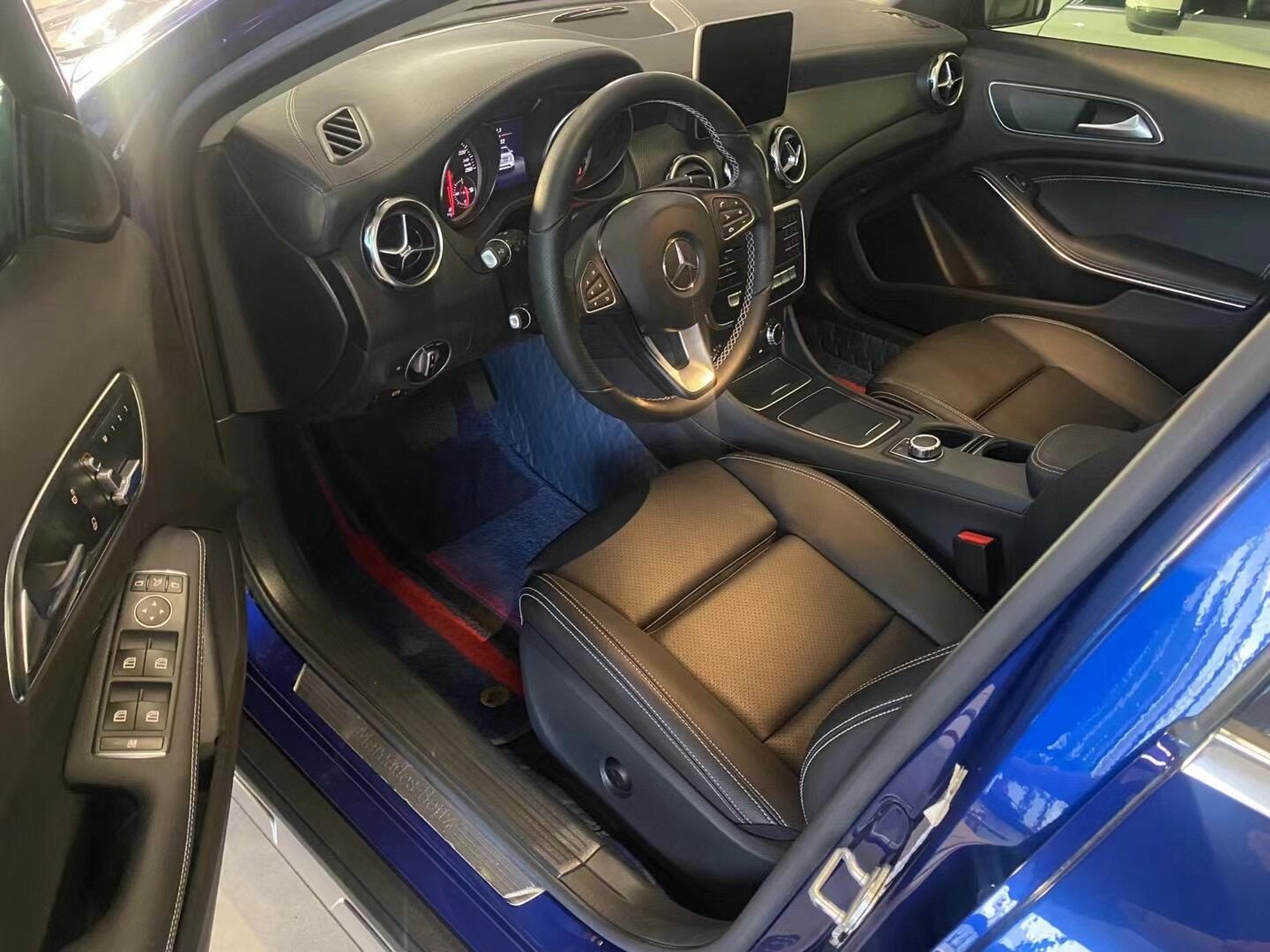 首付仅需8000,即可驾驶18年奔驰gla200回家