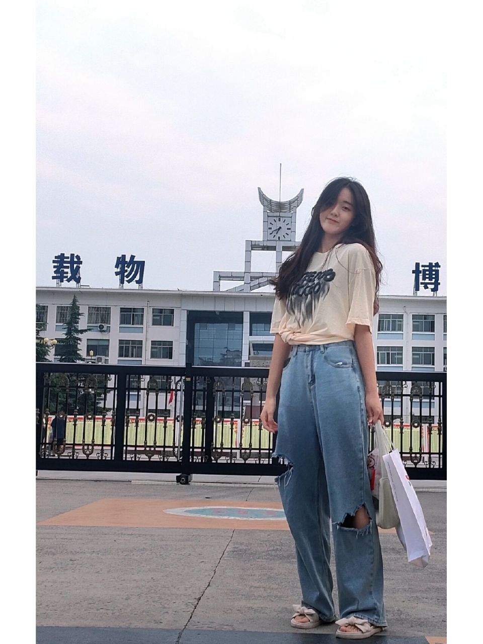 鹤壁高中,我记忆里最珍贵的一帧 浅浅和母校合个影