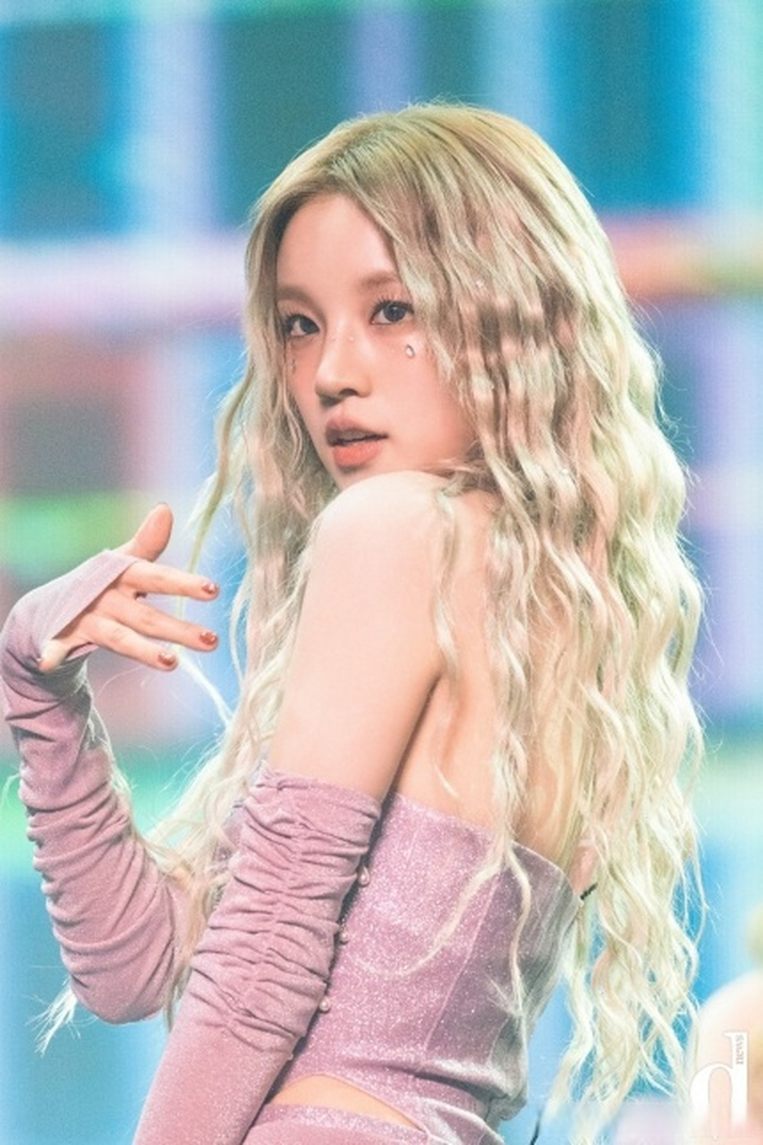 【d美图】 who: #gidle组合##宋雨琦#   where:首尔松坡区蚕室室内