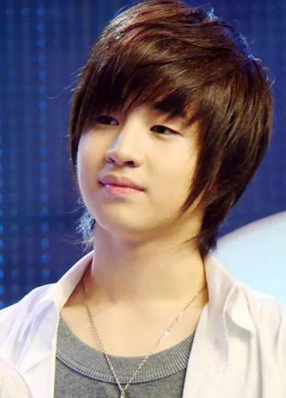 henry lau(中文名:刘宪华)曾是 super junior m 的男团成员,已经出道