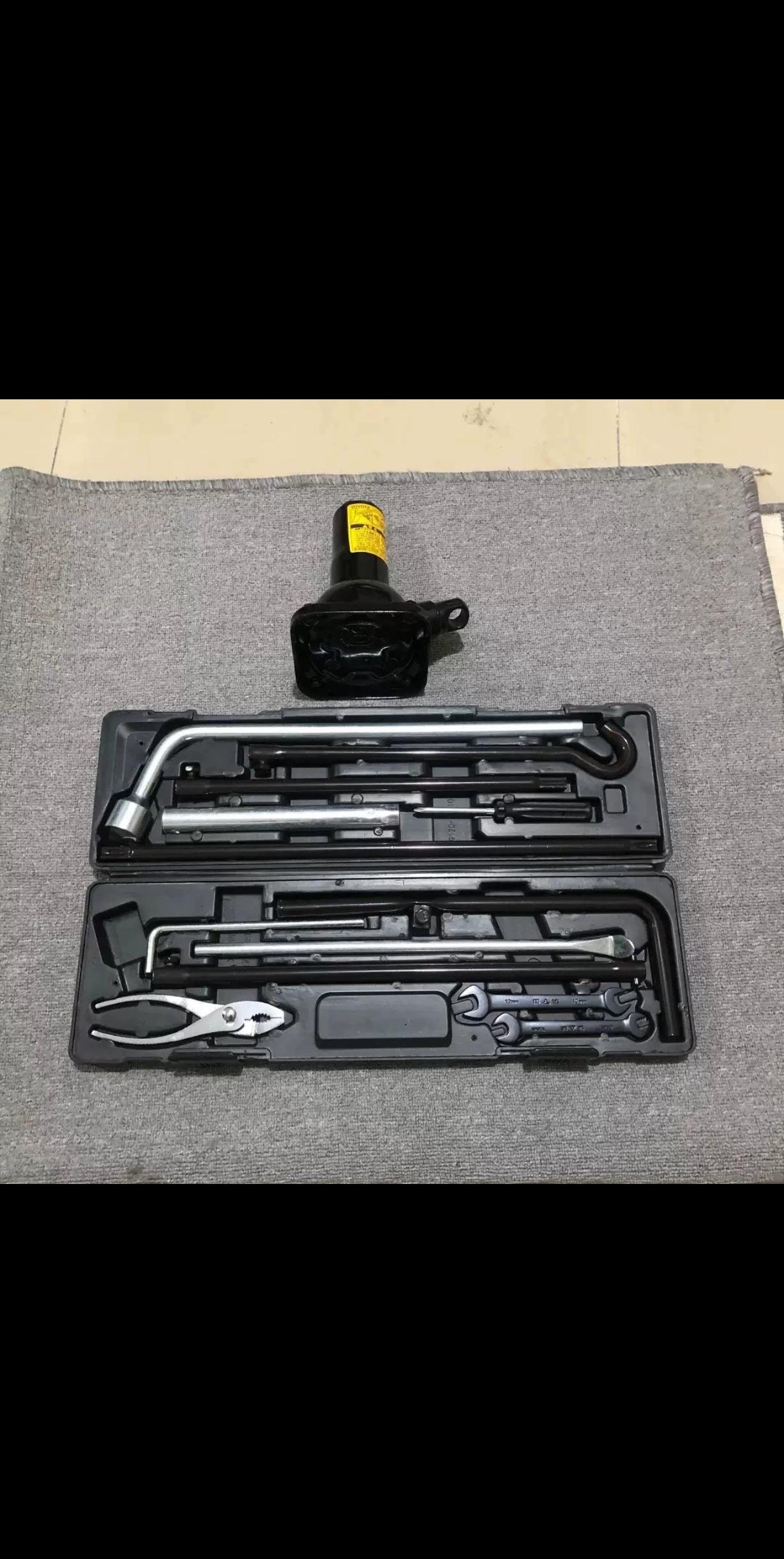 丰田陆巡lc100 lc200随车工具兰德酷路泽lc100 lc200工具箱工具千斤顶