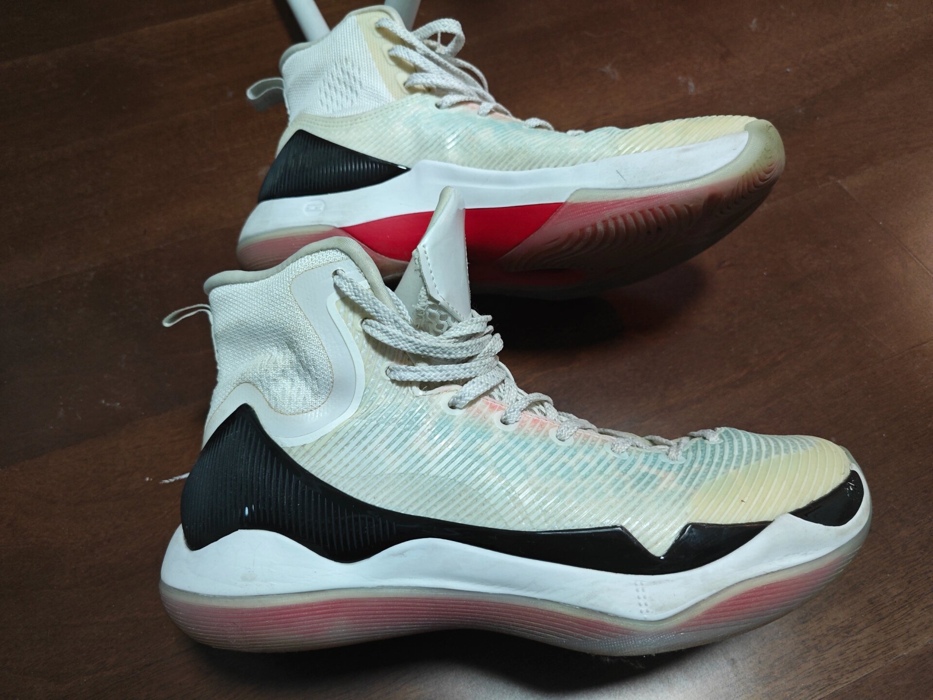李宁最帅篮球90鞋--驭帅11 18年400 买的驭帅11,鞋底虽然有点氧化