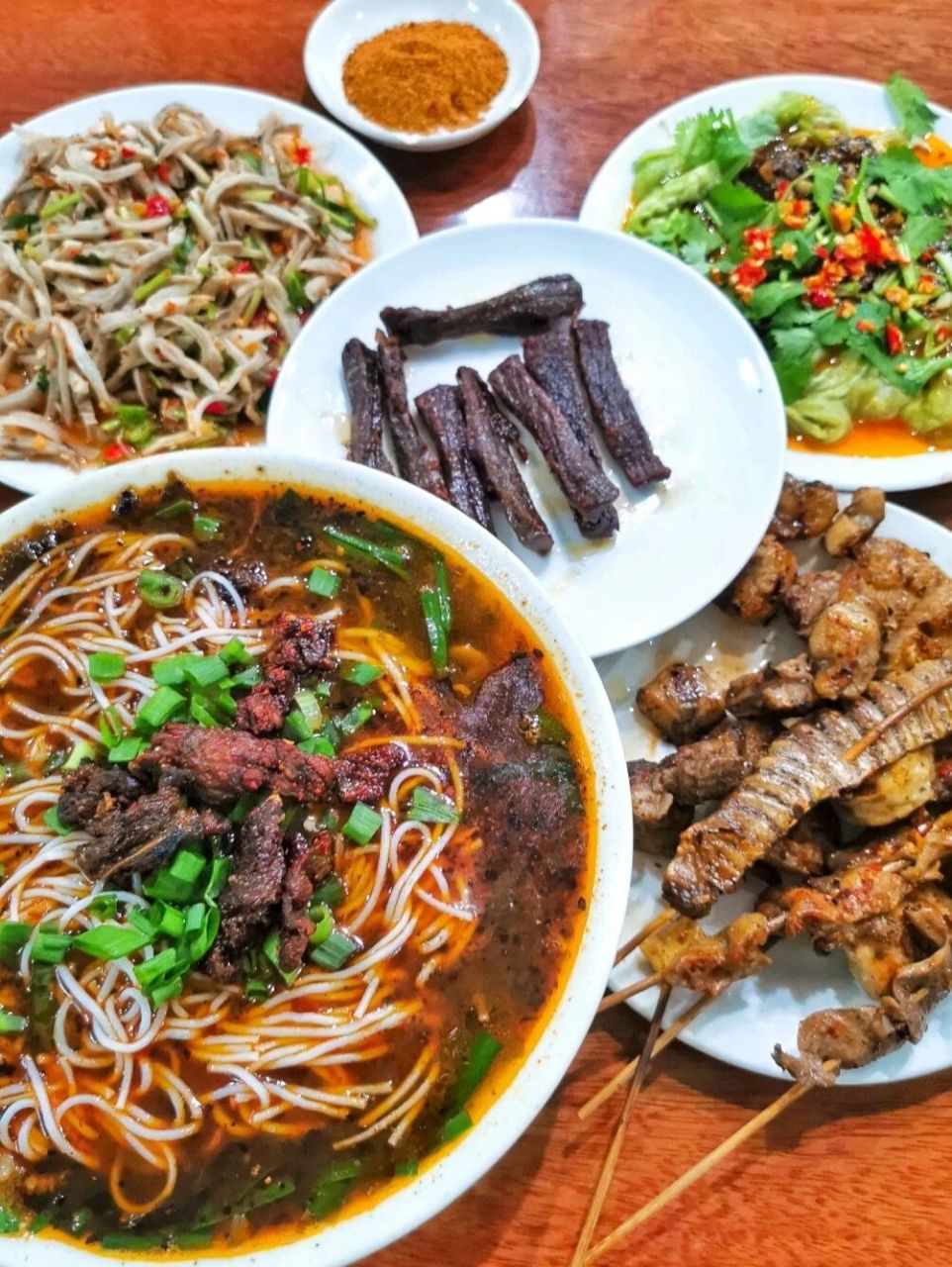 云南美食和集市|元江干巴鸡蛋米线和野菜 如果有机会去到云南元江泡