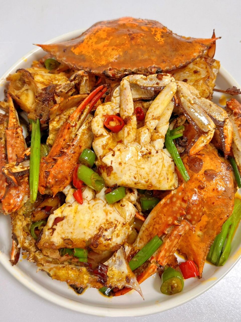 前两天刚刚做了葱姜炒蟹,今天给家人换个口味,来个爽辣过瘾的辣炒