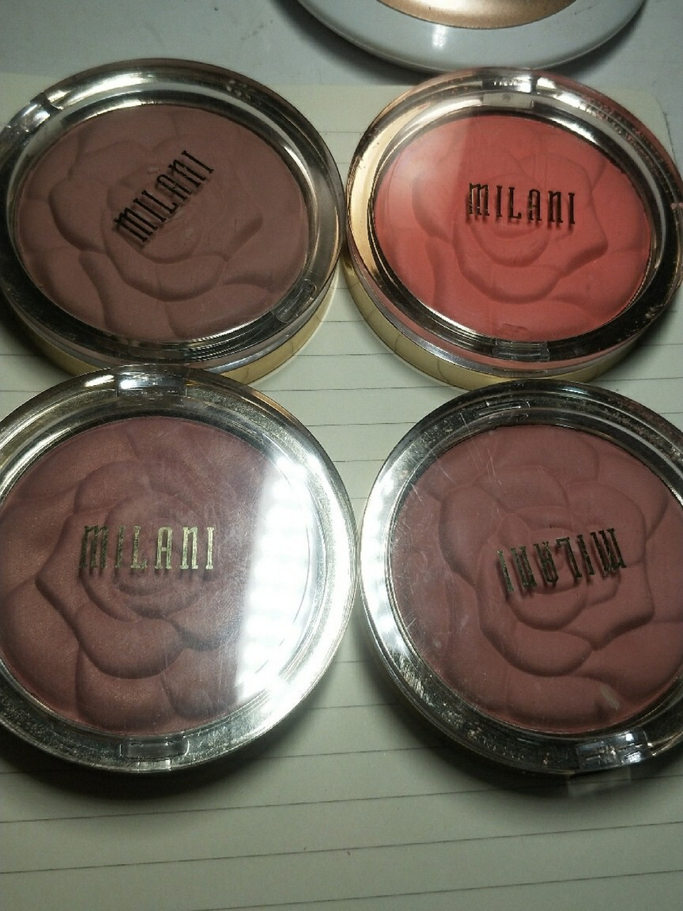 milani真的好让我失望啊 大花腮红这么久负盛名,我以为真的是粉质很好