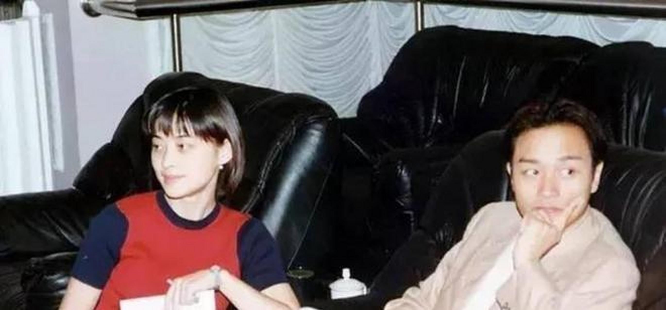 1997年,梅婷与张国荣合作电影《红色恋人》,某天深夜,张国荣对梅婷说