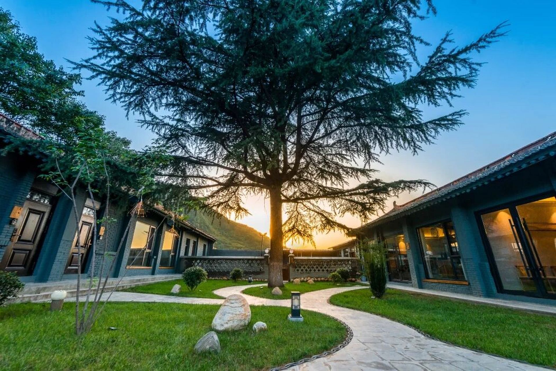 这次全家一起去终南山玩时定的民宿很不错,忍不住为它单独写一篇哈哈