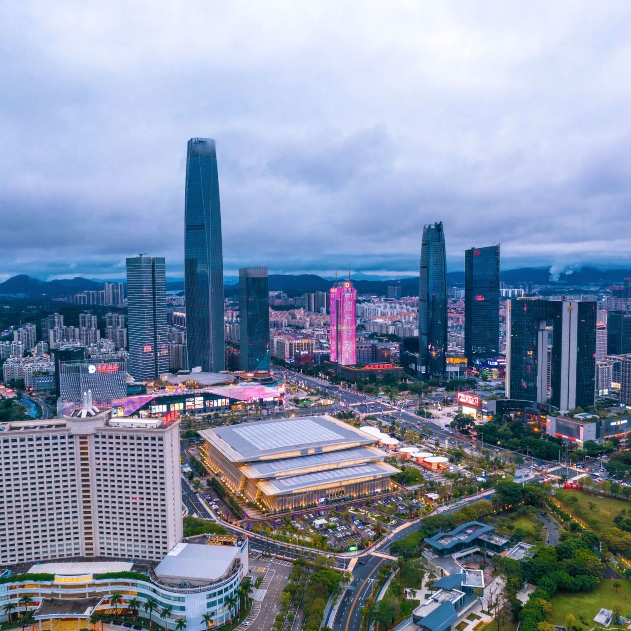 建筑摄影|东莞最繁华中心——鸿福路口 位于东莞南城区的鸿福路口,是