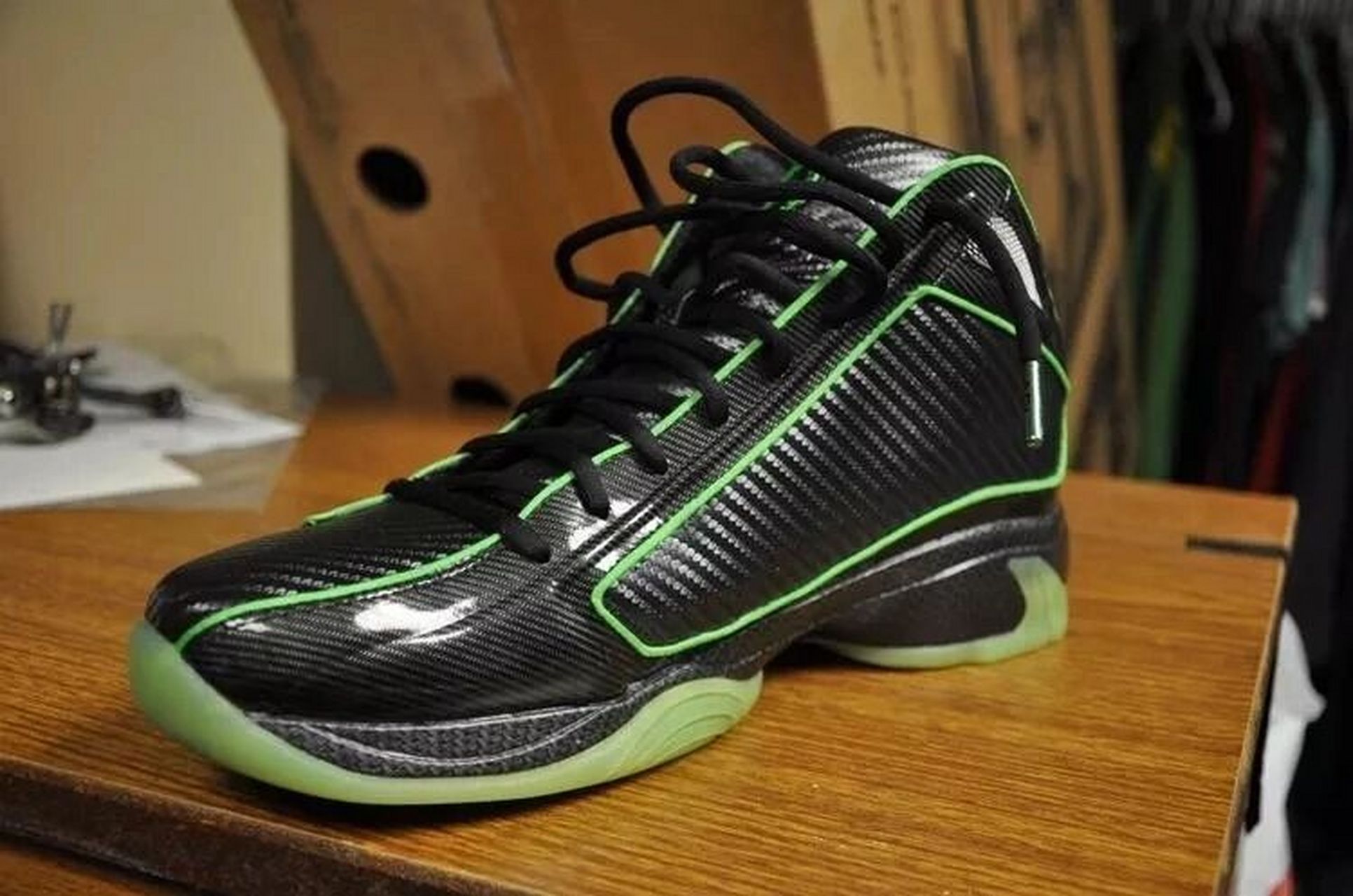 可能现在市场的主流篮球鞋无外乎阿迪,耐克,和国内的李宁,安踏还有