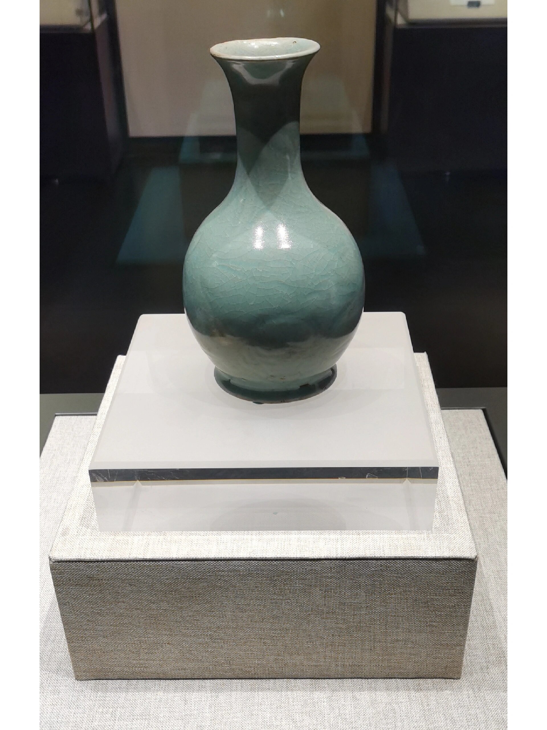 河南博物院九大镇馆之宝9:汝窑天蓝釉瓷瓶 以现代的