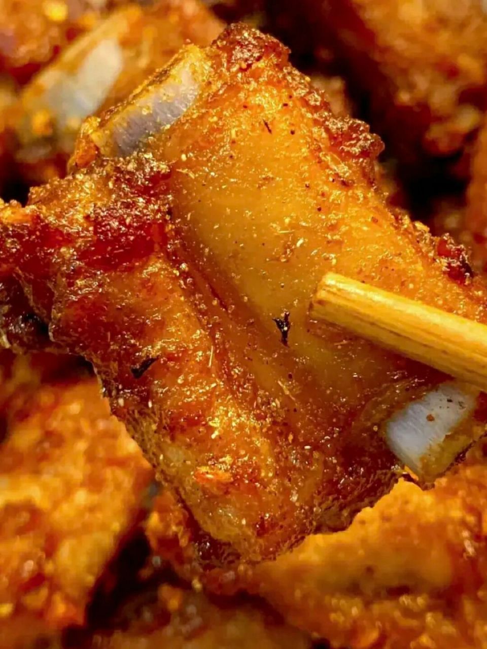 太好吃了6015 这是我家孩子经常点名要吃的椒盐排骨,椒香浓郁,焦