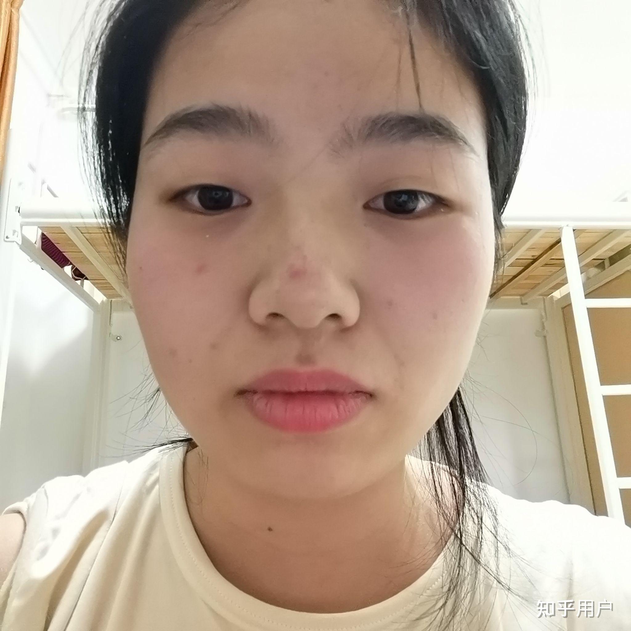 长相普通的女生图片